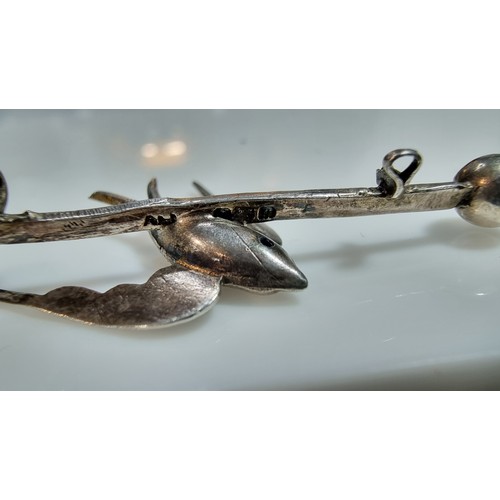 328 - Vintage hallmarked silver pretty bar brooch with a swallow bird design missing its pin