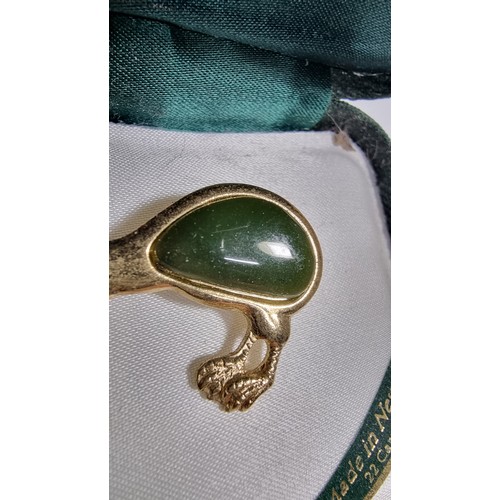 337 - Boxed as new curlew brooch by Ariki inset with nephrite jade 22ct gold plated made in New Zealand