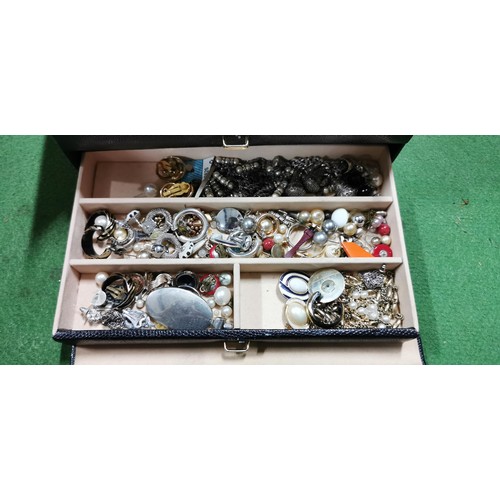 215 - Very large quantity of various costume jewellery in 2x jewellery boxes, both full of jewellery.