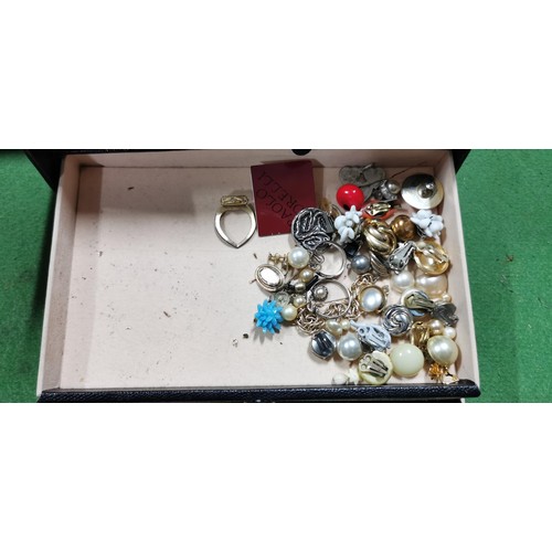 215 - Very large quantity of various costume jewellery in 2x jewellery boxes, both full of jewellery.