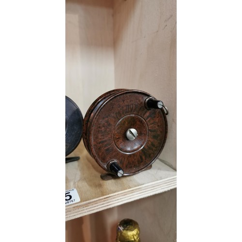 225 - Quantity of 4x antique and vintage collectable fishing reels. 3x in Bakelite and 1x in wood inc a Pe... 