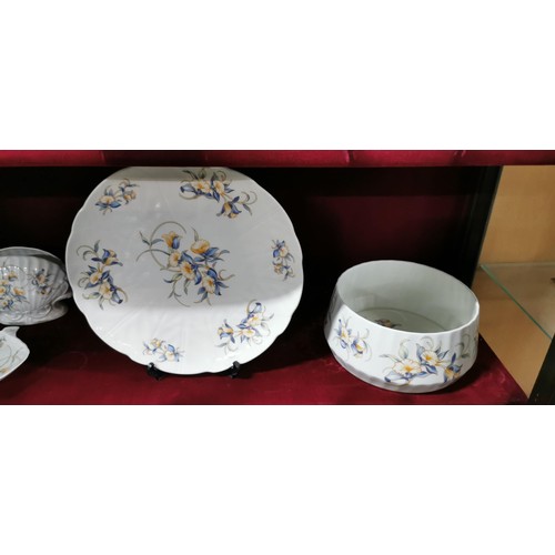 414 - Large quantity of 17x piece Aynsley Bone China 