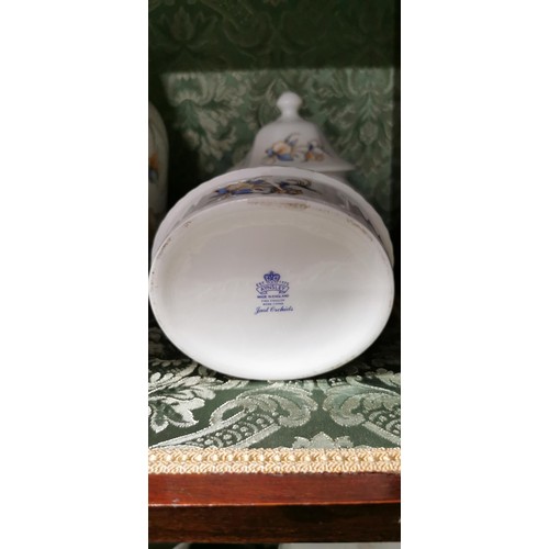 415 - Quantity of 9x piece Aynsley Bone China 