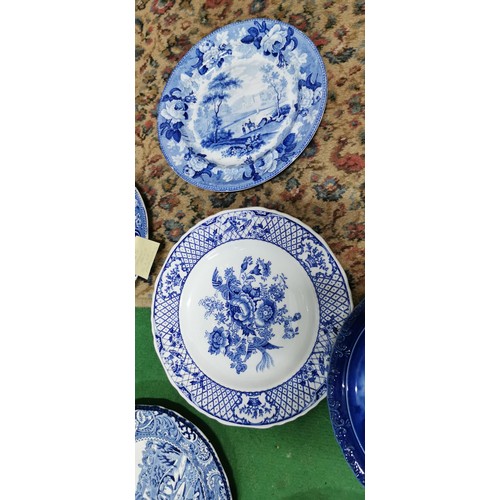 418 - Large quantity of antique and vintage blue and white collectable plates and bowls, inc a lidded pot ... 