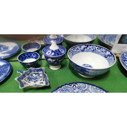 418 - Large quantity of antique and vintage blue and white collectable plates and bowls, inc a lidded pot ... 