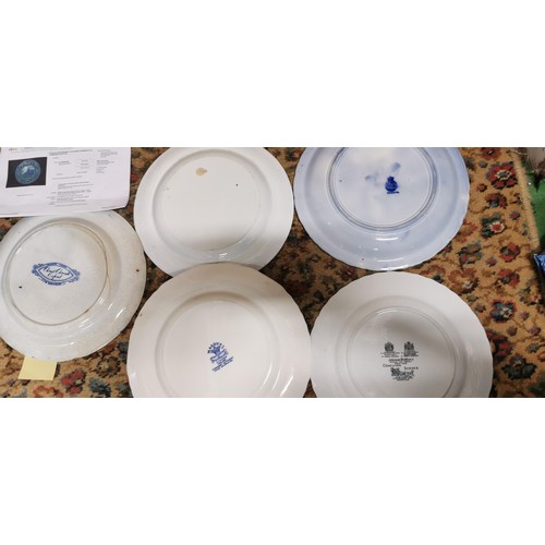 418 - Large quantity of antique and vintage blue and white collectable plates and bowls, inc a lidded pot ... 