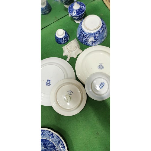 418 - Large quantity of antique and vintage blue and white collectable plates and bowls, inc a lidded pot ... 