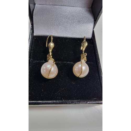 366 - Pair of 9ct yellow gold drop earrings with freshwater pearls in excellent clean condition total weig... 