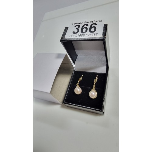 366 - Pair of 9ct yellow gold drop earrings with freshwater pearls in excellent clean condition total weig... 