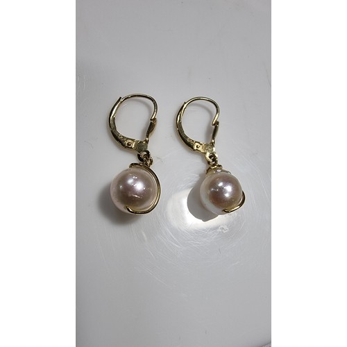 366 - Pair of 9ct yellow gold drop earrings with freshwater pearls in excellent clean condition total weig... 