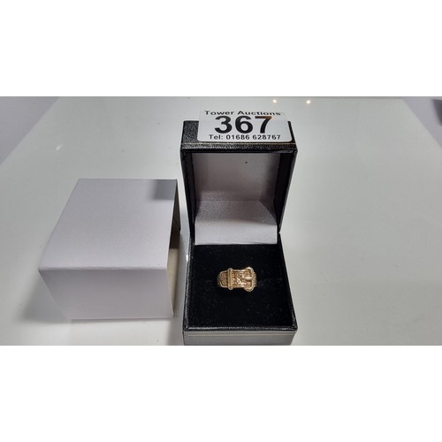 367 - Hallmarked 9ct yellow gold belt formed ring with a buckle to the front in excellent clean condition ... 