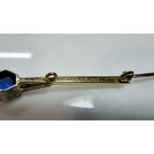 371 - 9ct gold and silver bar brooch inset with a pretty blue glass stone to the centre and white clear st... 