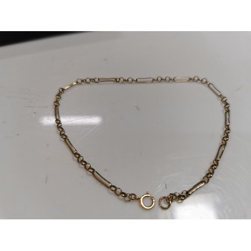 376 - 9ct yellow gold bracelet in excellent clean condition marked 375 and 9k length of 10in weight of 2.6... 