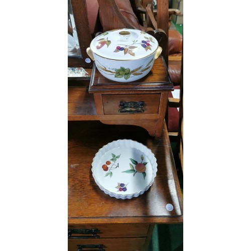 447 - 8x piece Royal Worcester Porcelain Evesham kitchen items inc 2x tureens, pie dish etc all in good ov... 