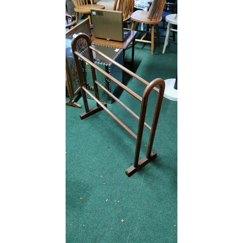 461 - Vintage oak wooden towel rail stand. Height of 78cm x 76cm width x 16cm depth