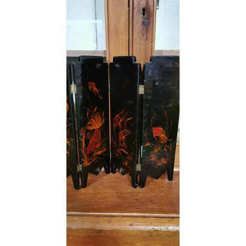 463 - Vintage hand painted black lacquered Japanese miniature table top screen devider with intricately pa... 