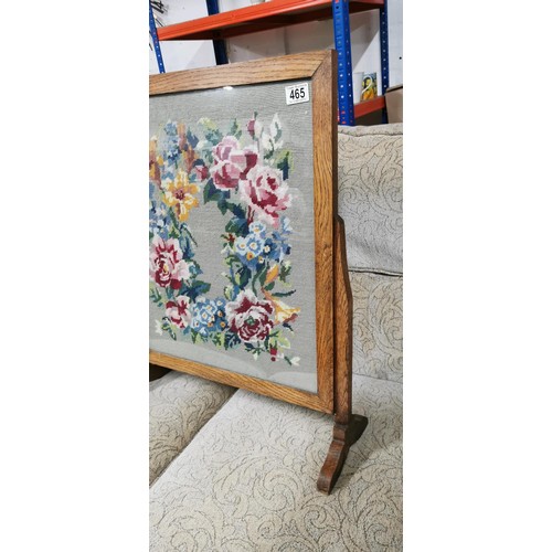 465 - Good quality vintage oak tapestry fire screen. Height of 70cm x 50.5cm width