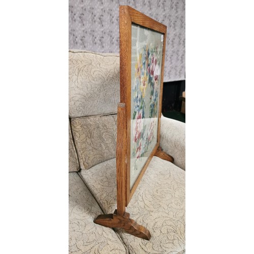 465 - Good quality vintage oak tapestry fire screen. Height of 70cm x 50.5cm width