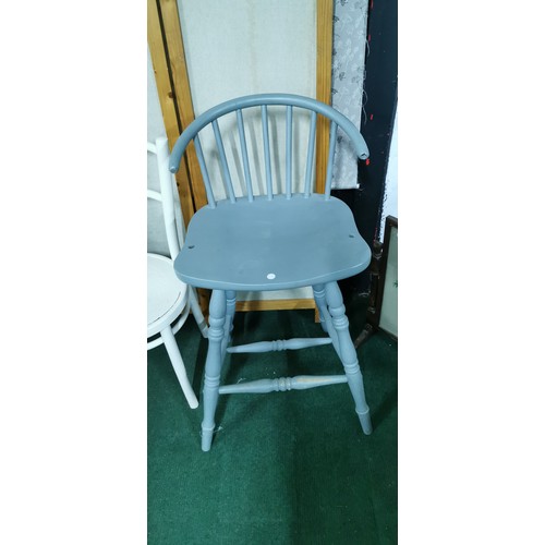 472 - 3x various chairs inc a grey painted bar stool, white painted chair and rattan and bamboo chair alon... 