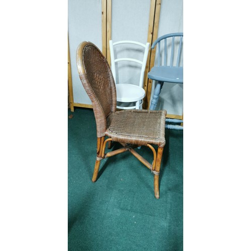 472 - 3x various chairs inc a grey painted bar stool, white painted chair and rattan and bamboo chair alon... 