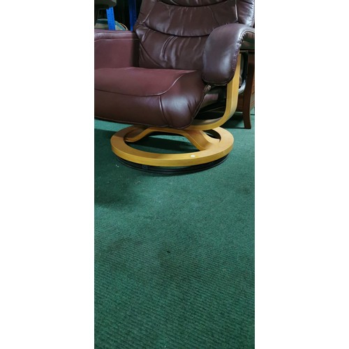 480 - Faux leather swivel chair with a good quality strong base in good overall condition.