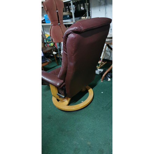 480 - Faux leather swivel chair with a good quality strong base in good overall condition.