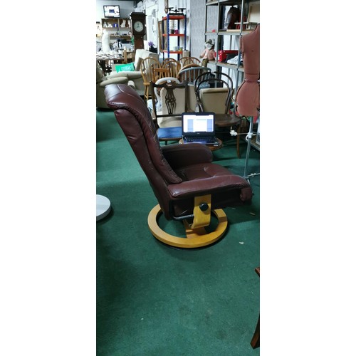 480 - Faux leather swivel chair with a good quality strong base in good overall condition.