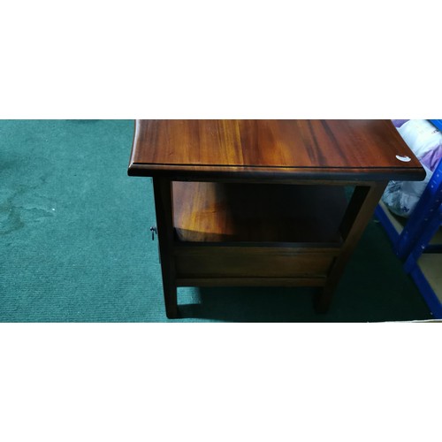 481 - Vintage Mahogany coffee table with 2x drawers on each side in good overall condition with very light... 