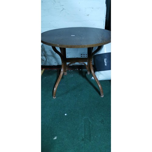 482 - Good quality solid oak pub table on a Bentwood 4 leg base in good overall condition. Height of 76cm ... 