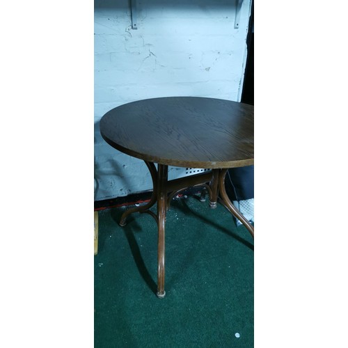 499 - Good quality solid oak pub table on a Bentwood 4 leg base in good overall condition. Height of 76cm ... 