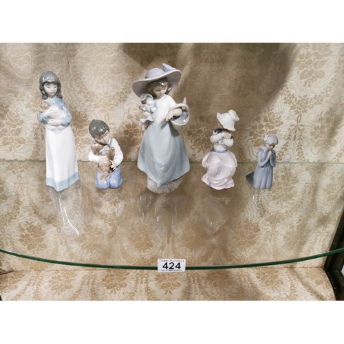 424 - 4x Lladro Nao figurines dating between 1980s and 1990s, one Nao figure has one missing finger, the r... 