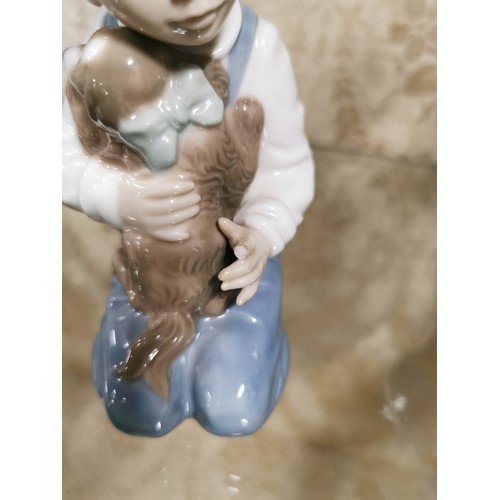 424 - 4x Lladro Nao figurines dating between 1980s and 1990s, one Nao figure has one missing finger, the r... 