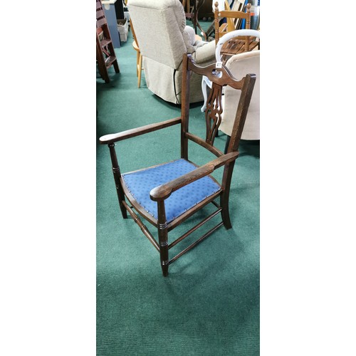 477 - Well carving Antique oak Carver side chair in good overall condition. Height of 87cm x 57cm width.