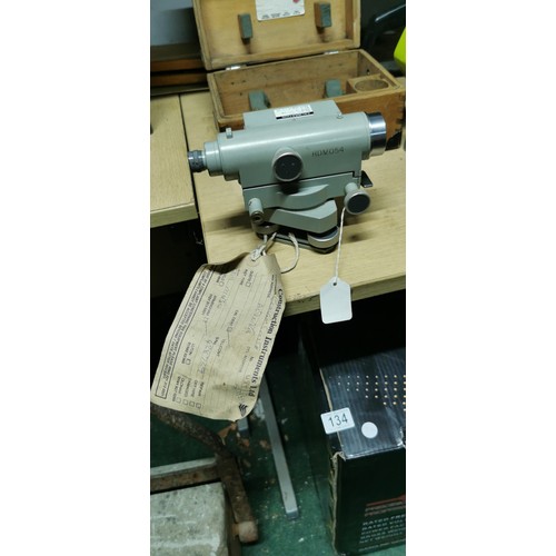 131 - Carl Zeiss Theodolite Ni 030 in a fitted wooden box, in good overall condition.