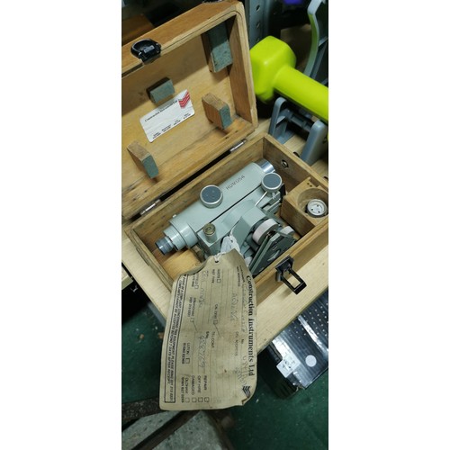 131 - Carl Zeiss Theodolite Ni 030 in a fitted wooden box, in good overall condition.