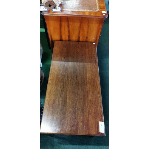 495A - Vintage solid oak coffee table in good overall condition with good craftsmanship. Height of 45cm x 1... 