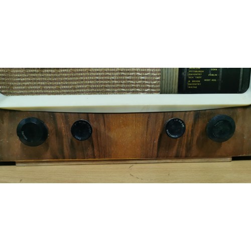 36 - Vintage PYE Valve radio pick up international stations, LW, MW, and SW, AC receiver.Due to the vinta... 