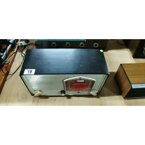 19 - Philips valve Radio in cream, red and black Bakelite - Type B3G85U, NO.4892, missing back panel. Due... 