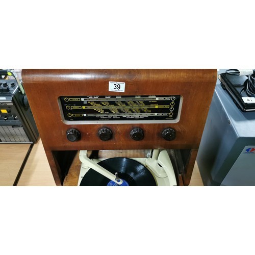 39 - Vintage Westminster valve radio record player model S.C.T. 252 Complete with pull out record player,... 