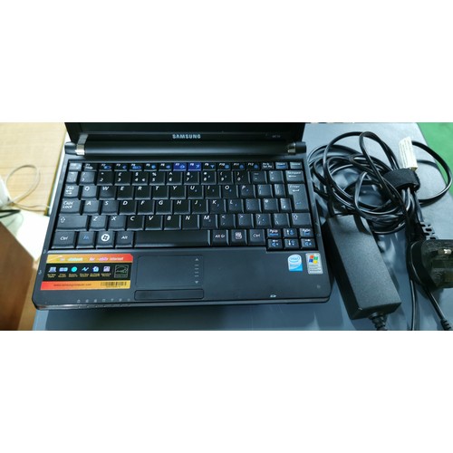 41 - Samsung NP-NC10 Netbook 