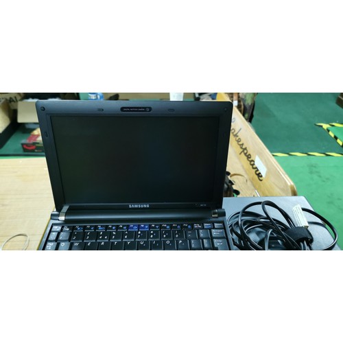 41 - Samsung NP-NC10 Netbook 