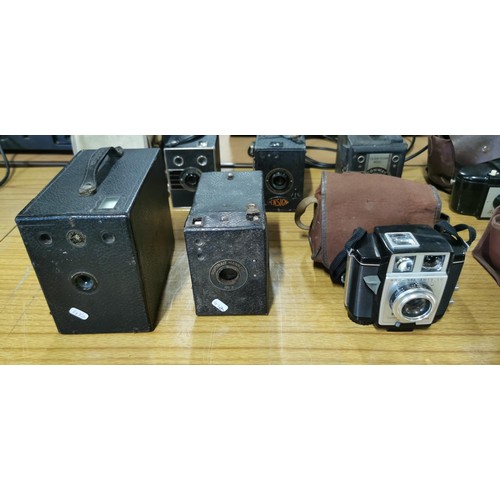 47 - Large quantity of various vintage Brownie cameras and boxed cameras - 8 cameras in total. Brand name... 