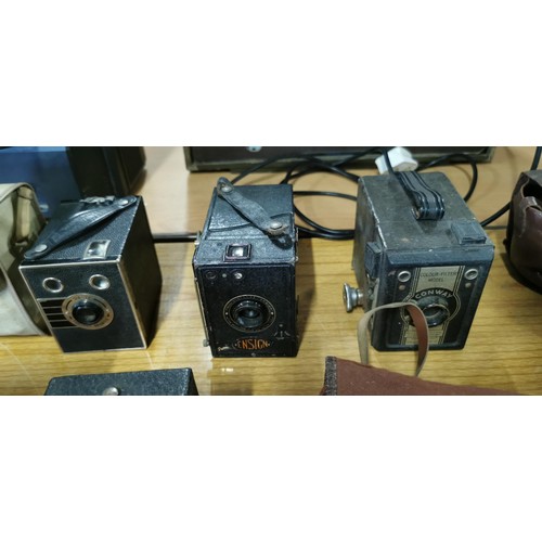 47 - Large quantity of various vintage Brownie cameras and boxed cameras - 8 cameras in total. Brand name... 