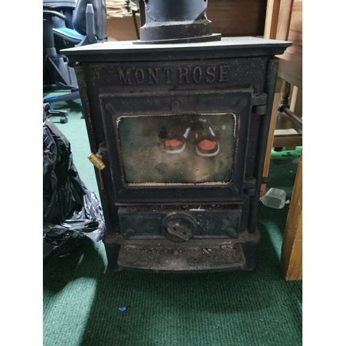 487 - Esse Montrose stove log burner complete with flue. Measures  55.5cm height, 40.5cm width, 37.5cm dep... 