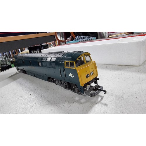 31 - Boxed Lima L205122 Class 52 Diesel locomotive D1071 Western Renown in good working condition