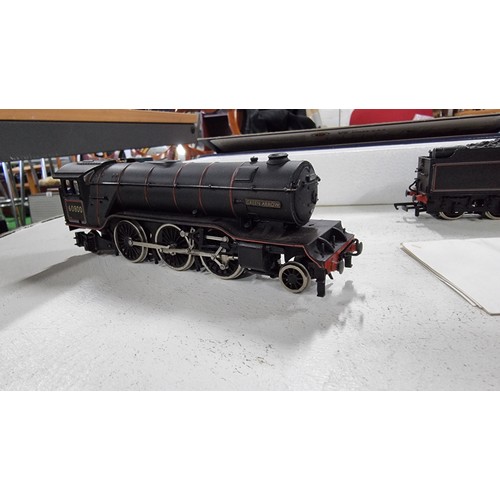 35 - Bachmann 31-551 V2 Class green arrow locomotive 60800 in BR Black in excellent as new condition with... 