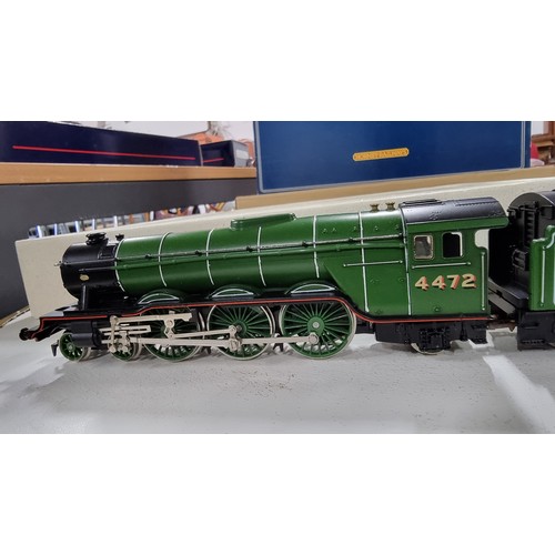 38 - Hornby R098 The Flying Scotsman limited edition locomotive set to include a locomotive and tender mi... 