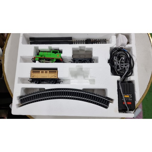 40 - Rare Hornby R182 world of Thomas The Tank Engine Percy electric train set mostly complete just missi... 