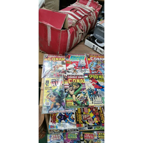 123 - large quantity of vintage comics including Marvel Hulk, Savage Sword Conan, Star Wars weekly, Variou... 