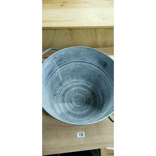 136 - Galvanized old washing tub in good condition 40cm diameter